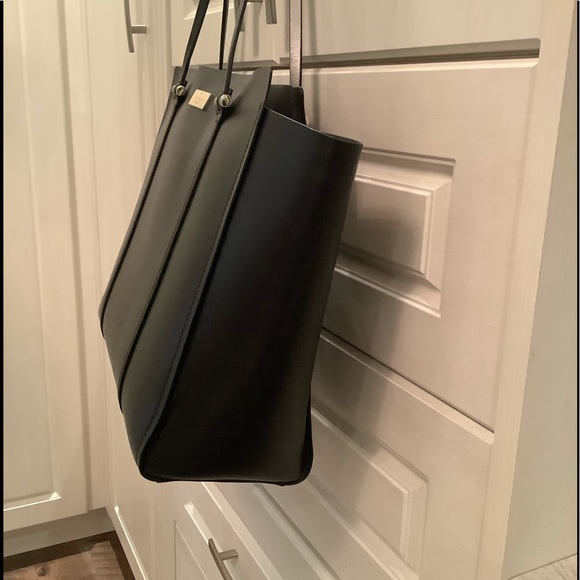 Kate Spade Tote in Black, Excellent Condition - Picture 4 of 13